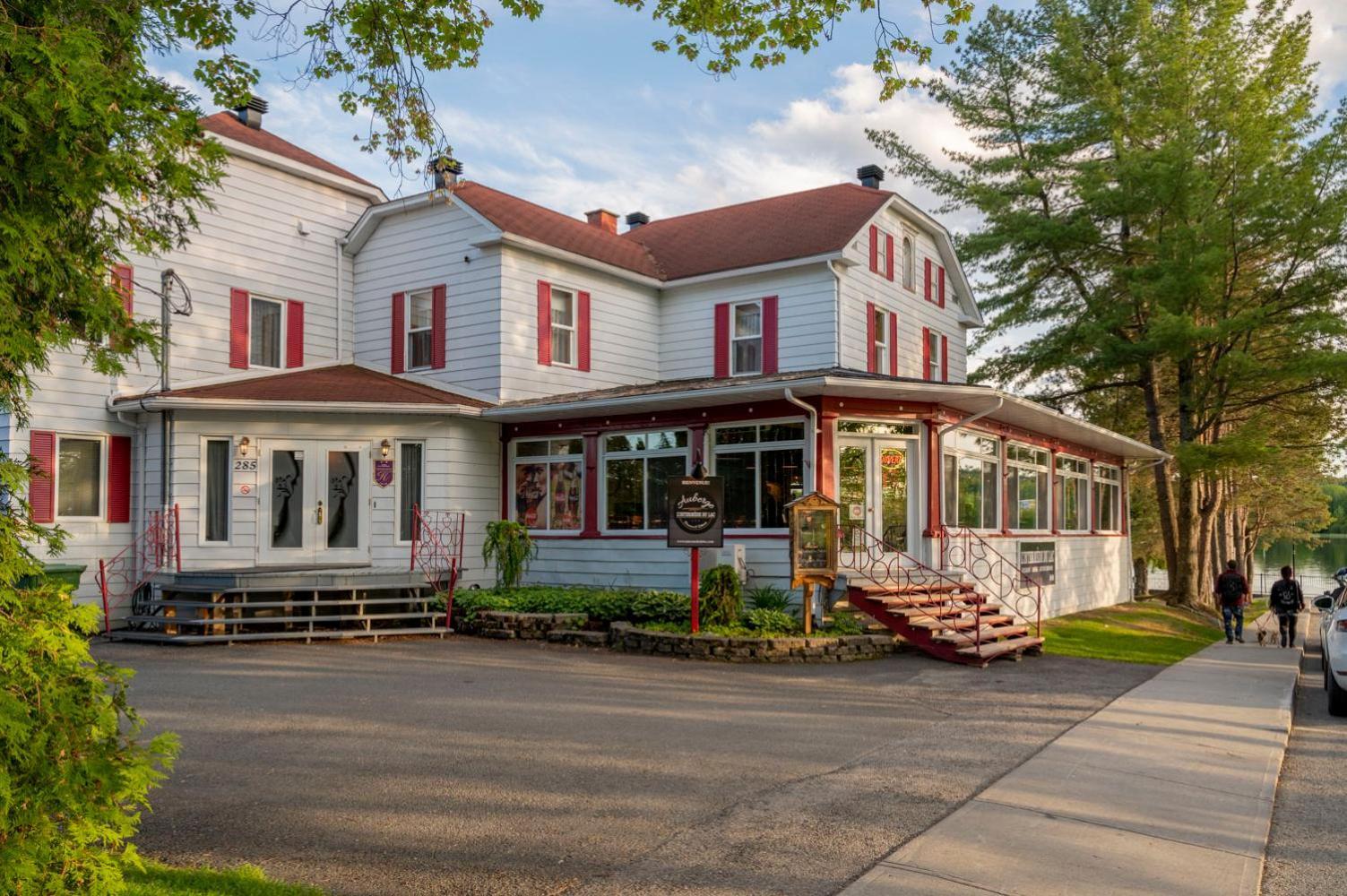 Auberge L'Intermede Du Lac Disraeli Exterior photo